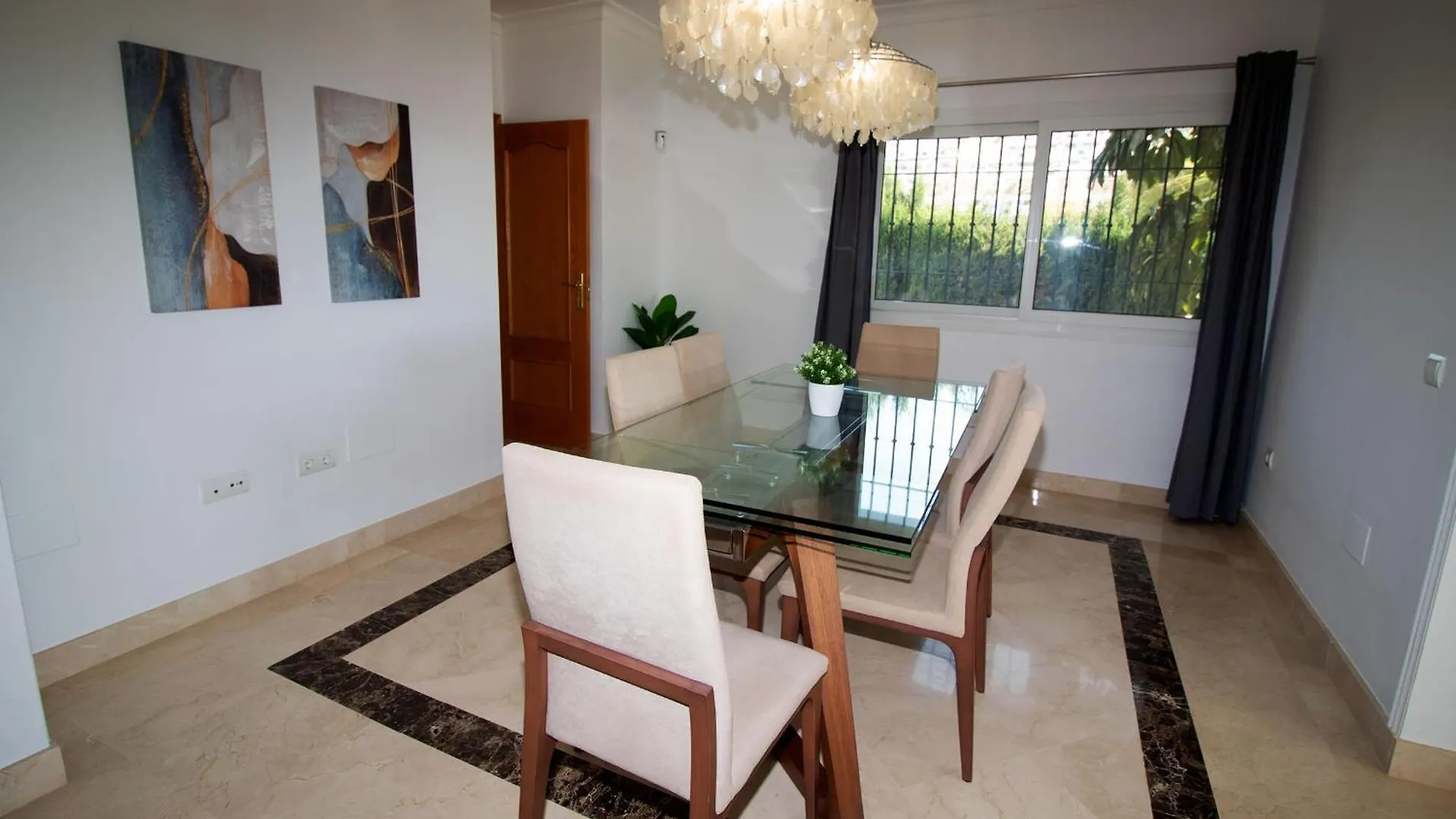 Villa Paraiso Málaga 0*,