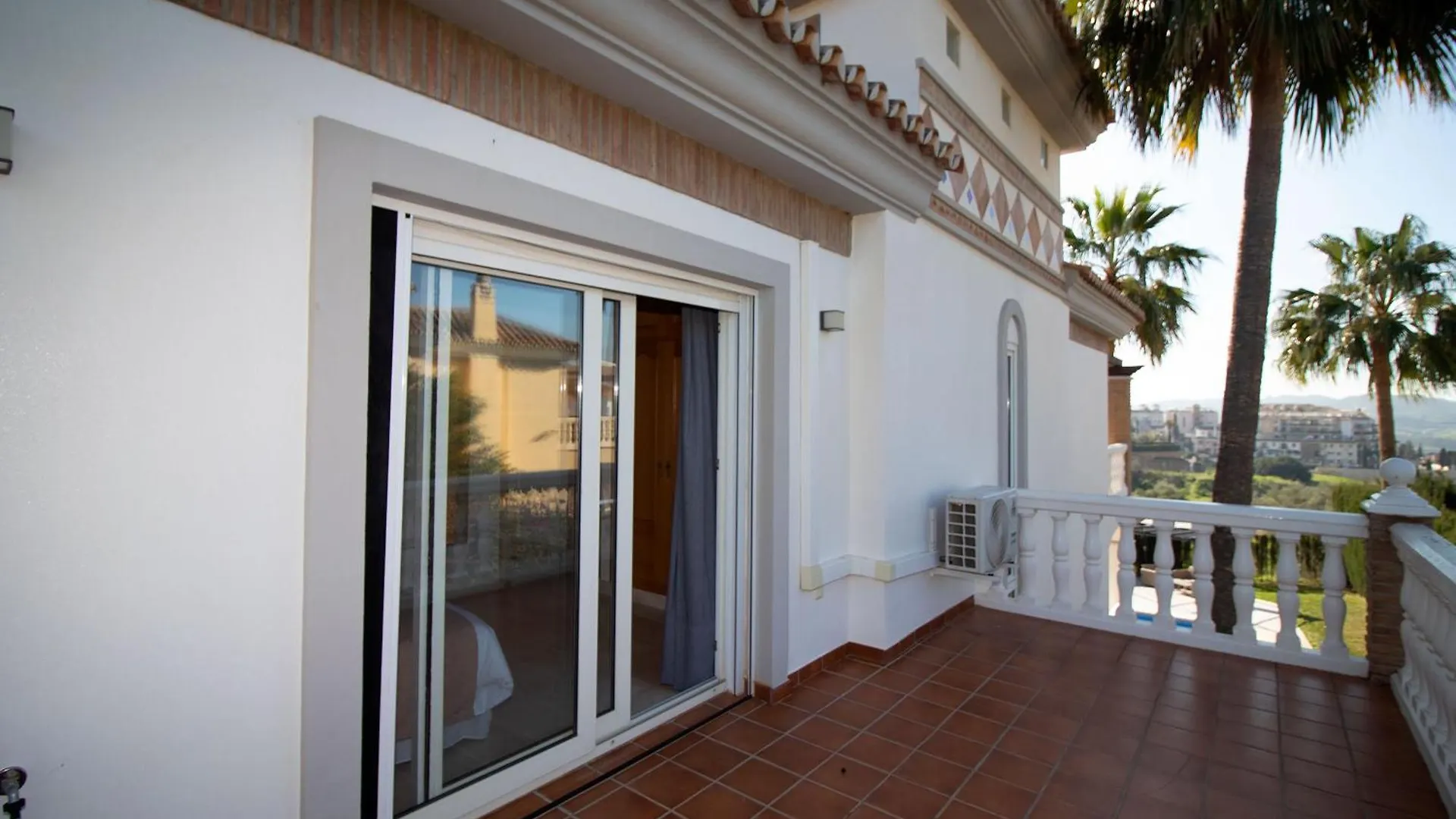 Villa Paraiso Málaga 0*,